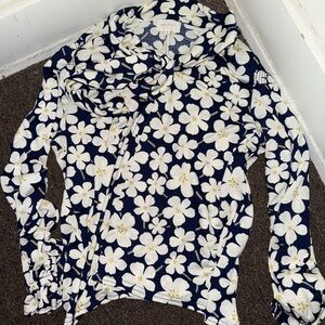 MELLODAY Floral Top in Navy and White